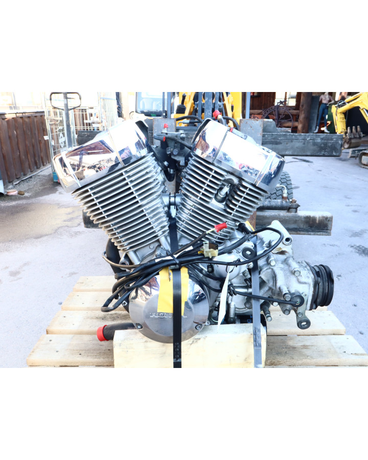 Honda VT750 Shadow, motor