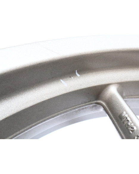 BMW F700GS, bakfälg