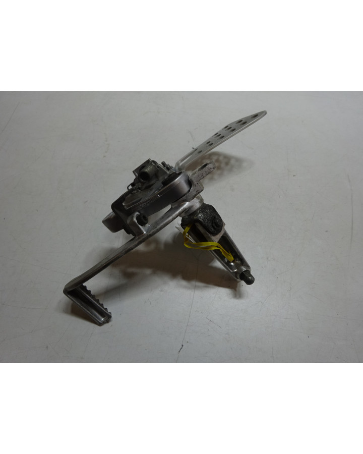 Suzuki GSX-R1000, fotpinne höger komplett