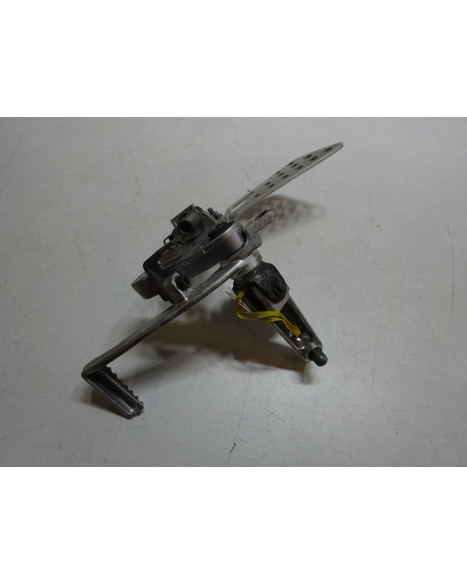 Suzuki GSX-R1000, fotpinne höger komplett