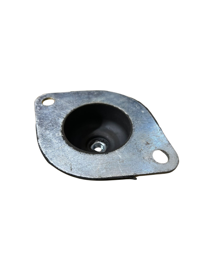 Mitsubishi L2E, bakre motorfäste