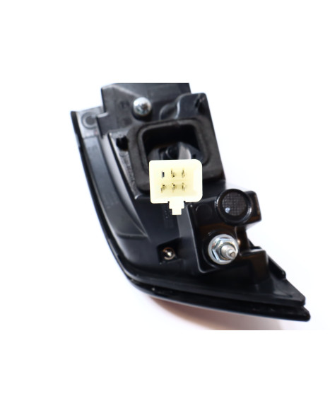 Aixam S10, baklykta vänster