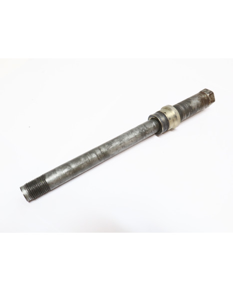 KTM 640 Duke, hjulaxel fram