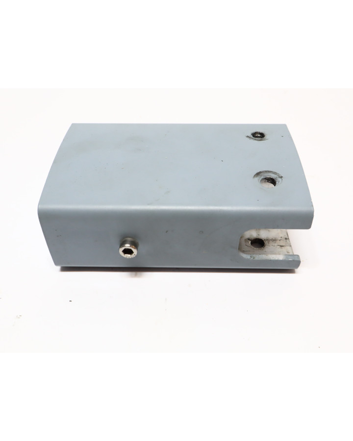 Cake Ösa, främre fäste