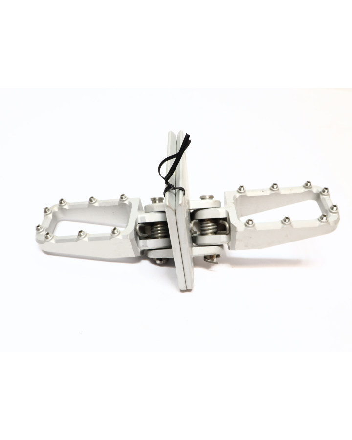 Cake Ösa, passagerarfotpinne komplett (par)