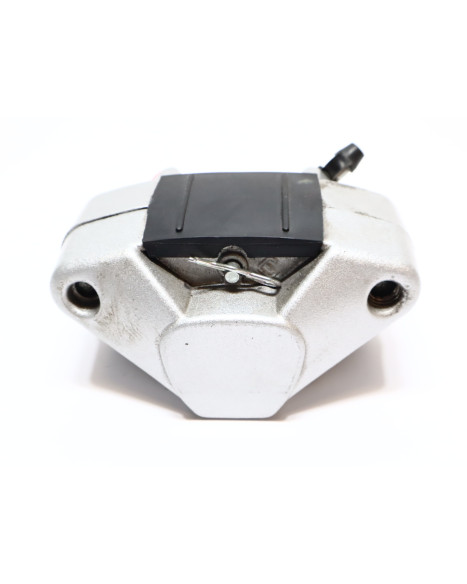 Drax Storm, bromsok bak