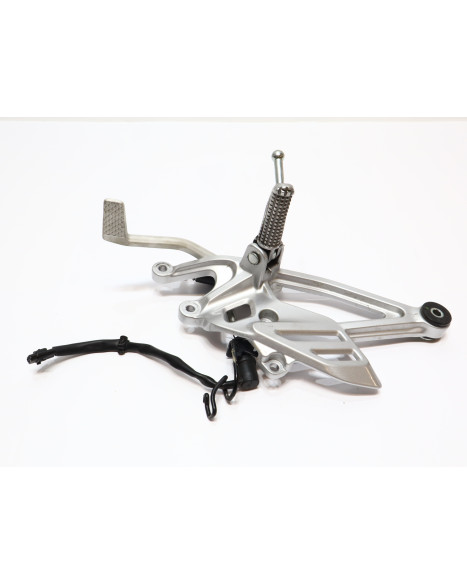 Yamaha YZF-R125, fotpinne höger komplett