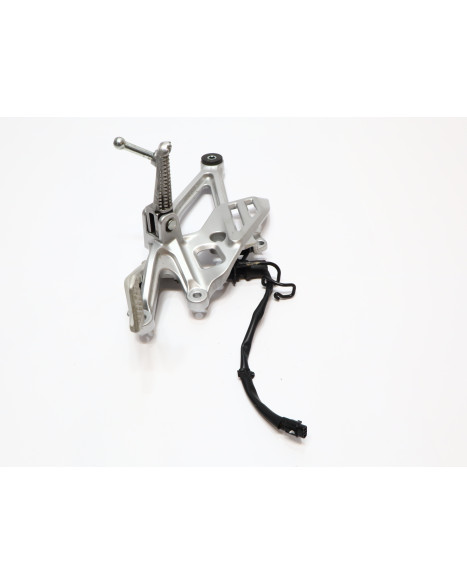 Yamaha YZF-R125, fotpinne höger komplett