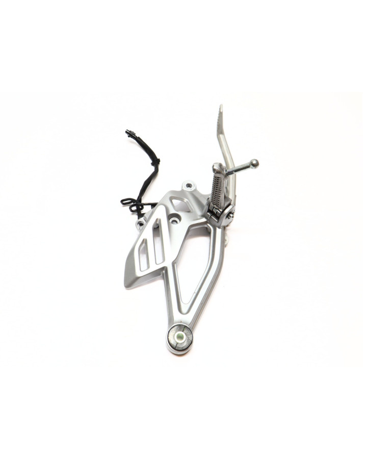 Yamaha YZF-R125, fotpinne höger komplett