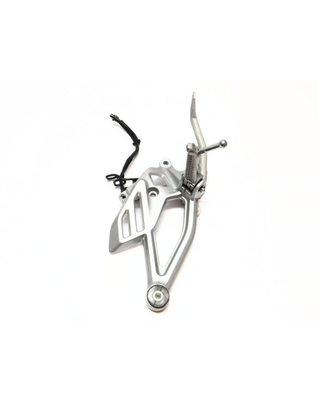 Yamaha YZF-R125, fotpinne höger komplett