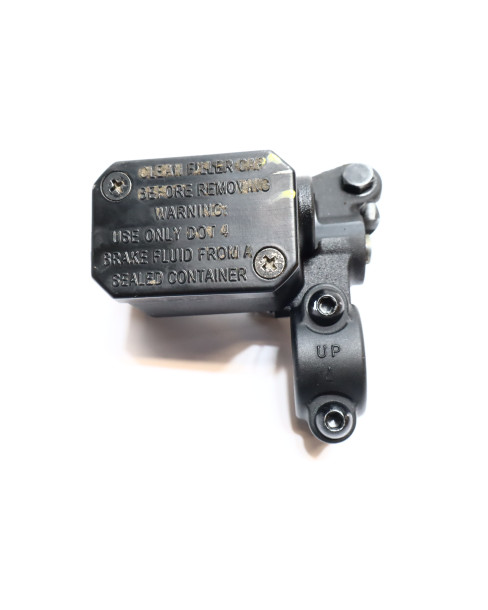 Yamaha YZF-R125, bromscylinder fram 2