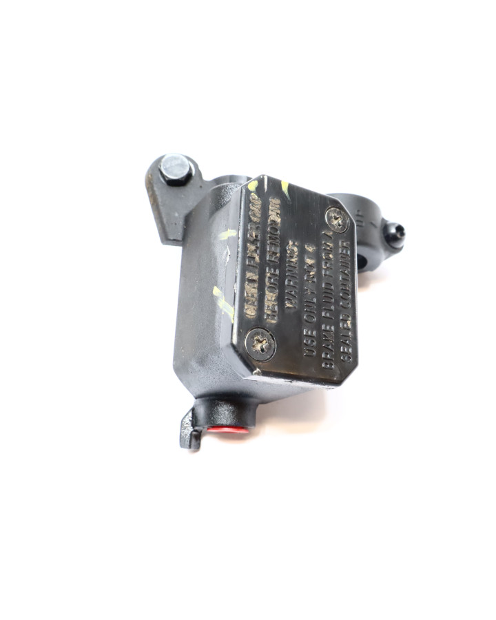 Yamaha YZF-R125, bromscylinder fram