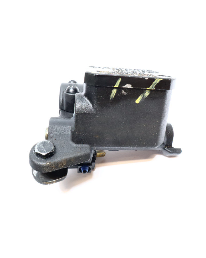 Yamaha YZF-R125, bromscylinder fram