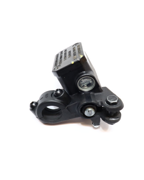 Yamaha YZF-R125, bromscylinder fram