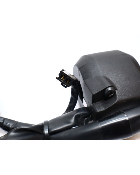 Yamaha YZF-R125, omkopplare vänster