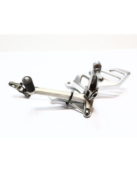 Yamaha YZF-R125, fotpinne vänster komplett