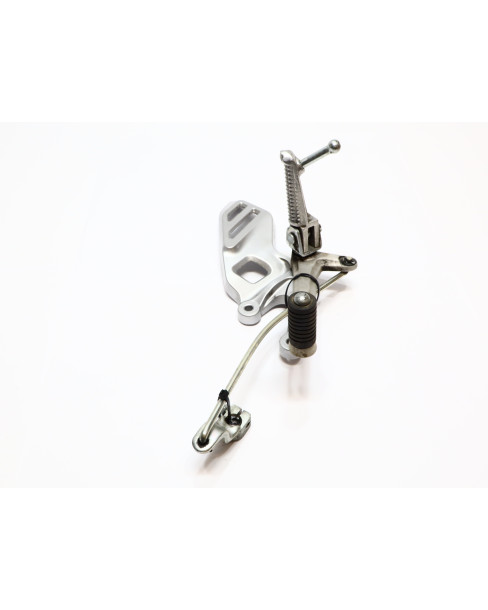 Yamaha YZF-R125, fotpinne vänster komplett 2