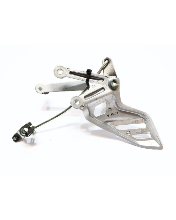 Yamaha YZF-R125, fotpinne vänster komplett