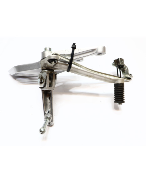 Yamaha YZF-R125, fotpinne vänster komplett