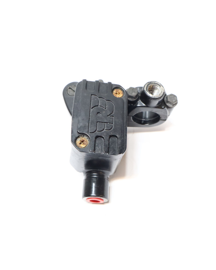 Royal Enfield Himalayan 410, bromscylinder fram