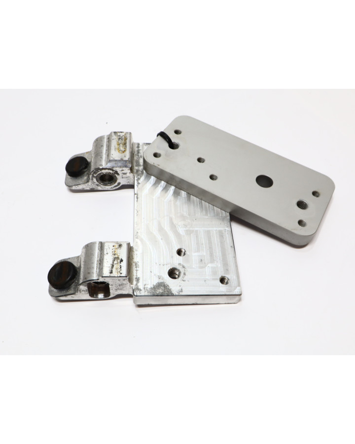 Cake Ösa, fäste centralstöd/hasplåt