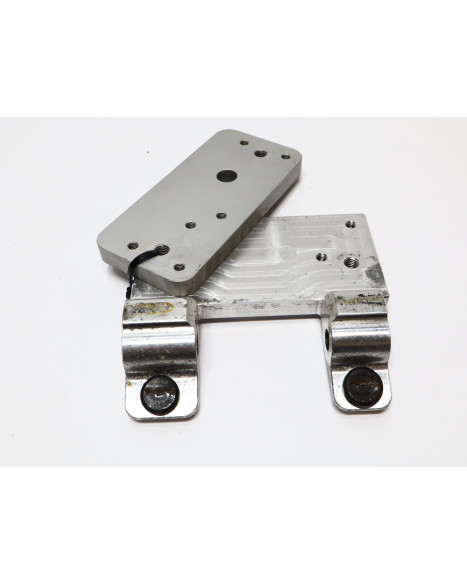 Cake Ösa, fäste centralstöd/hasplåt