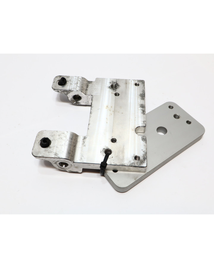 Cake Ösa, fäste centralstöd/hasplåt