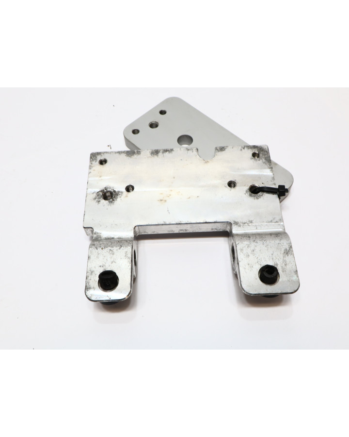 Cake Ösa, fäste centralstöd/hasplåt