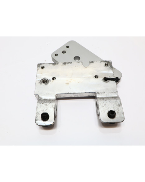 Cake Ösa, fäste centralstöd/hasplåt