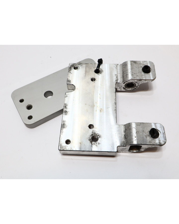 Cake Ösa, fäste centralstöd/hasplåt