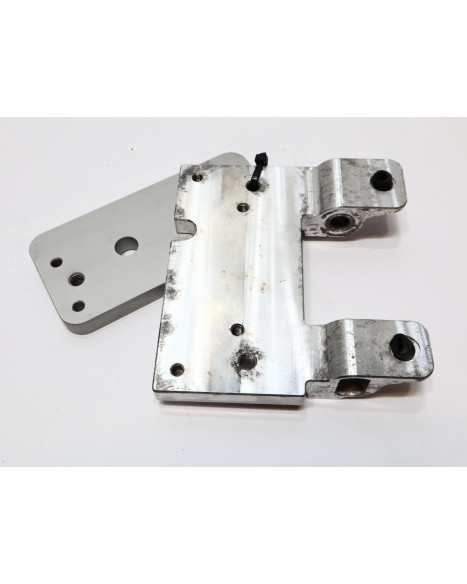 Cake Ösa, fäste centralstöd/hasplåt