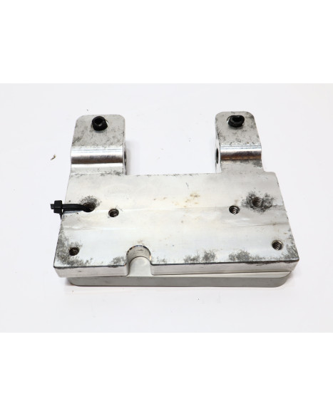 Cake Ösa, fäste centralstöd/hasplåt