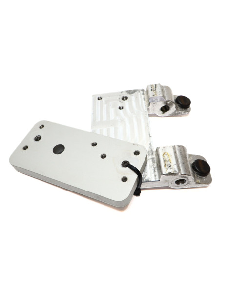 Cake Ösa, fäste centralstöd/hasplåt