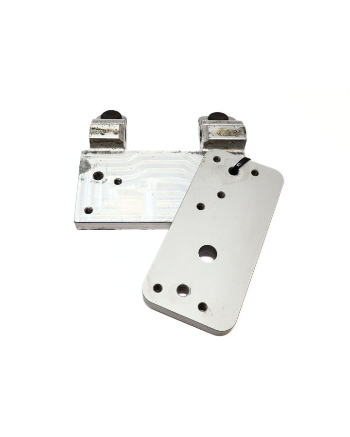 Cake Ösa, fäste centralstöd/hasplåt