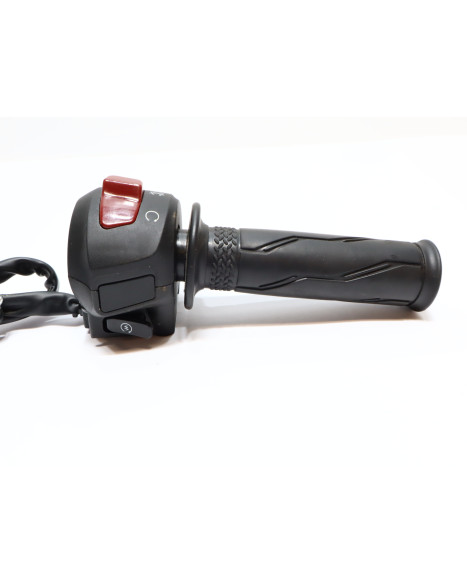 Yamaha YZF-R125, omkopplare med gashandtag höger