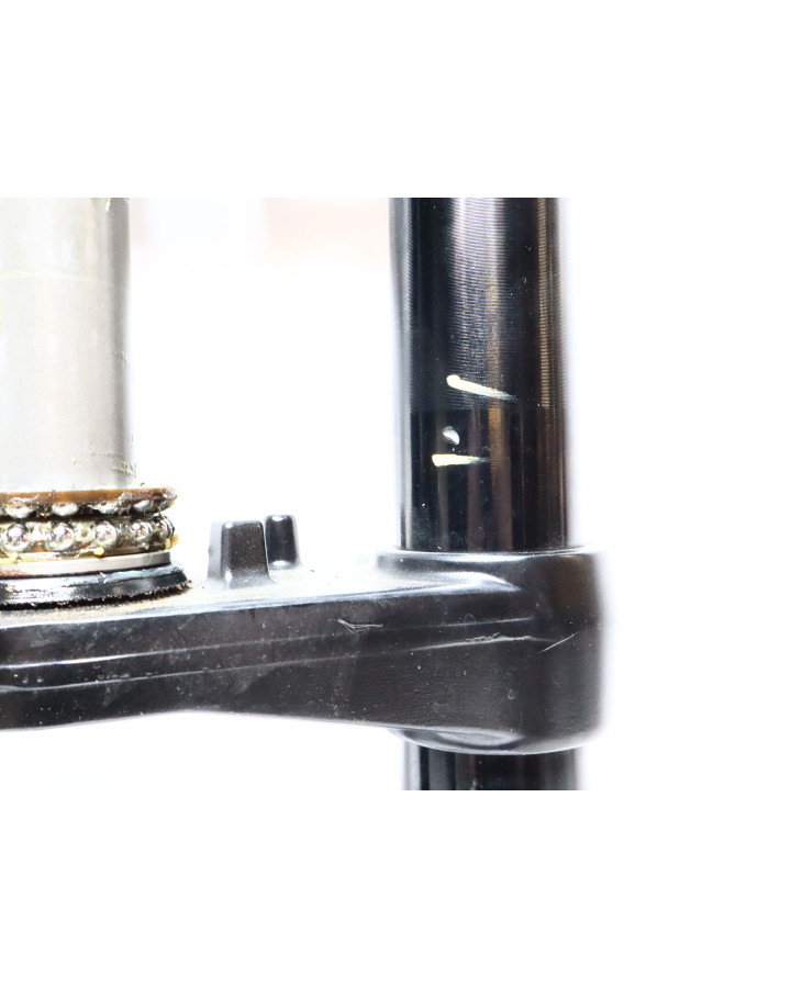 Yamaha YZF-R125, framgaffel