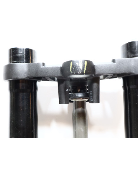 Yamaha YZF-R125, framgaffel