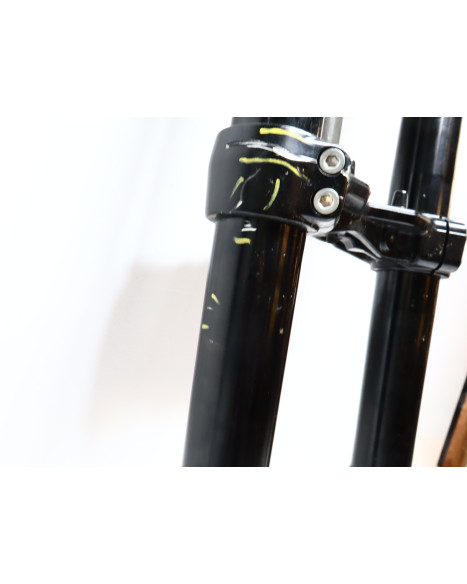 Yamaha YZF-R125, framgaffel