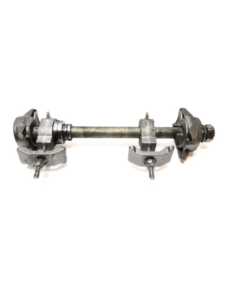 Yamaha MT-07, hjulaxel bak