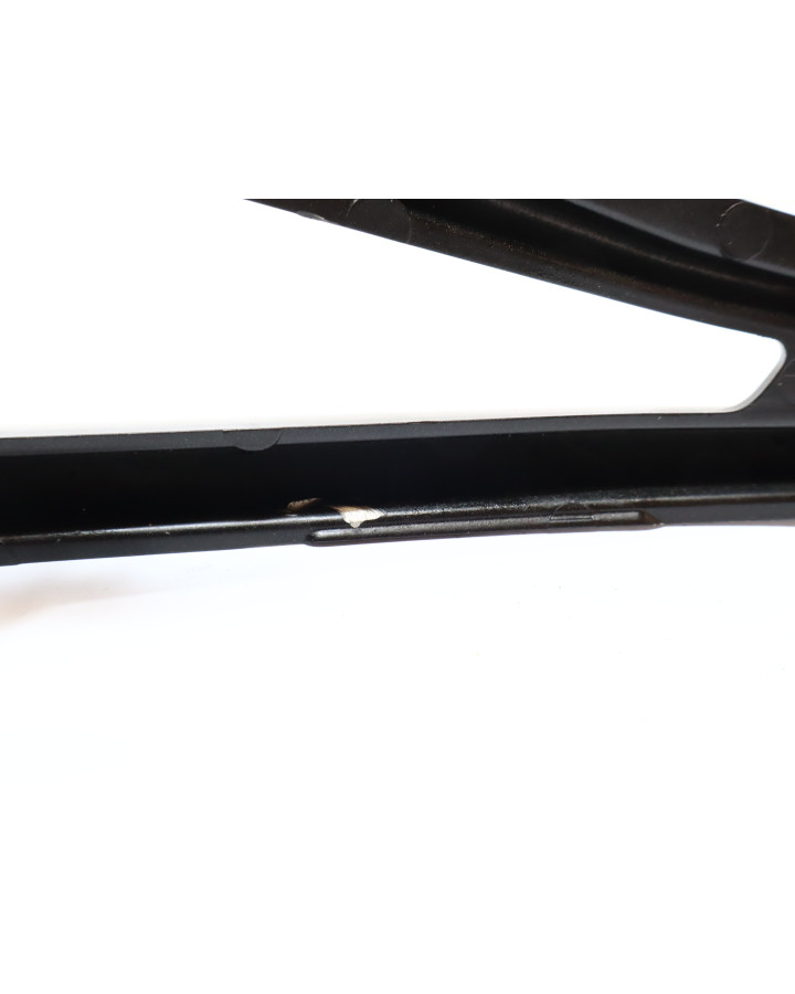 Yamaha MT-07, passagerarfotpinne höger komplett