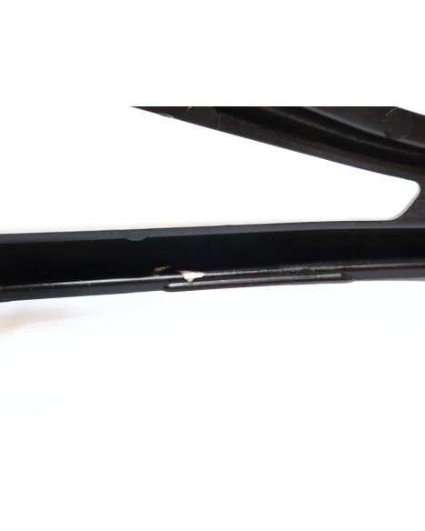 Yamaha MT-07, passagerarfotpinne höger komplett