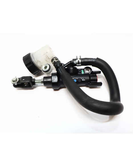 Yamaha MT-07, bromscylinder bak