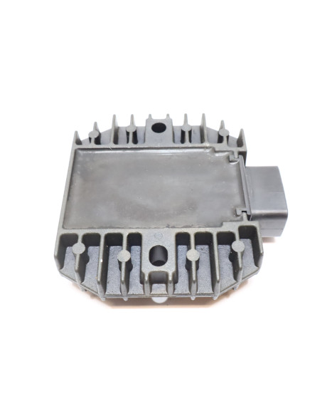 Yamaha XVS 650A Dragstar, voltregulator