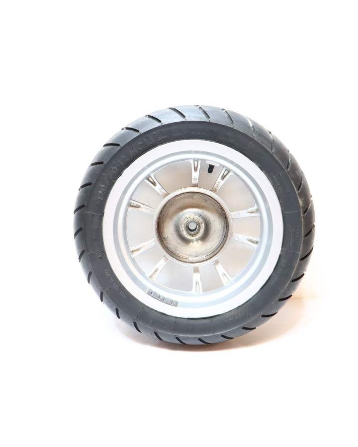 Vespa Primavera, bakhjul