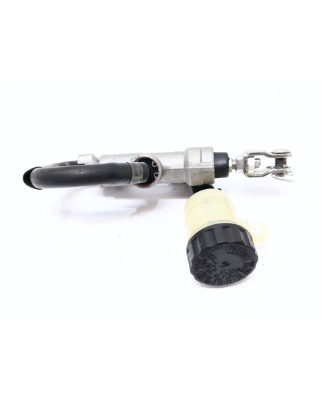 Kawasaki Z1000, bromscylinder bak