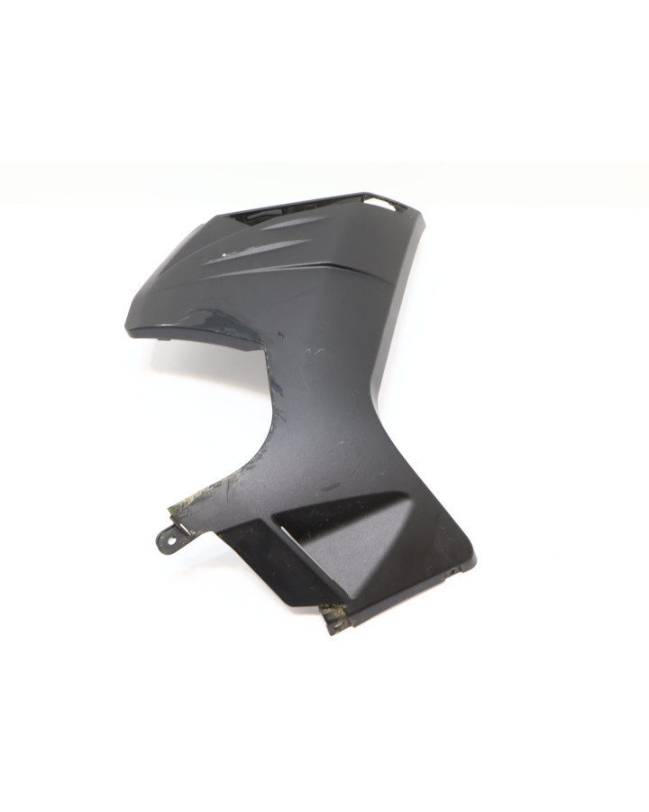 Invicta Venator, nedre sidokåpa fram höger