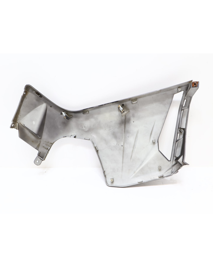 Invicta Venator, nedre sidokåpa fram höger