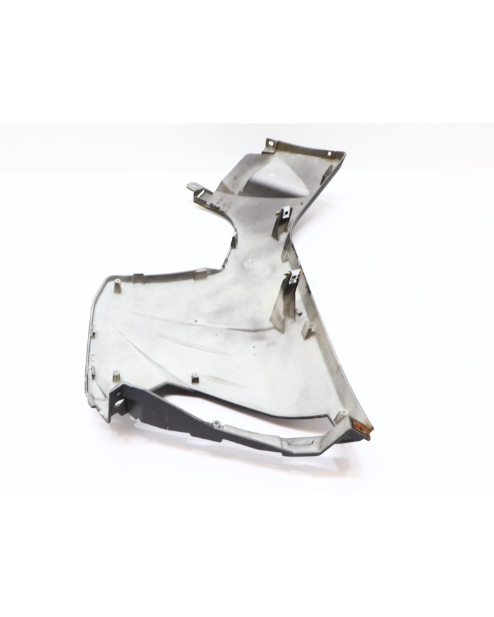 Invicta Venator, nedre sidokåpa fram höger