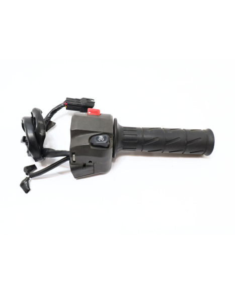 Kawasaki ER-6N, omkopplare med gashandtag höger