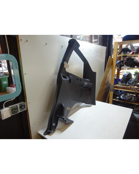 Ligier JS60, inre sidopanel bak höger